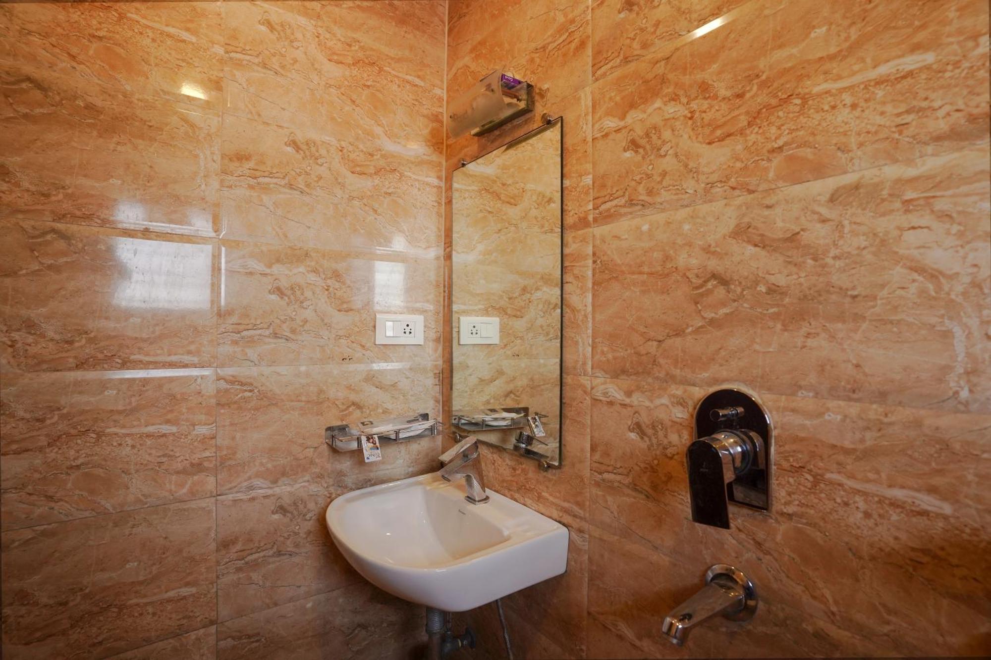 Hotel Sheldon International Near Science 3*